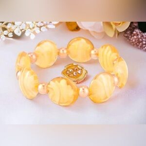 NWT Champagne color Murano glass beaded expandable bracelet.